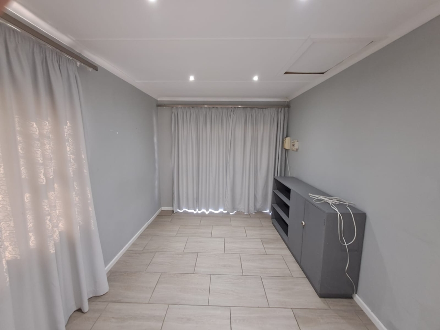 4 Bedroom Property for Sale in Nahoon Valley Park Eastern Cape